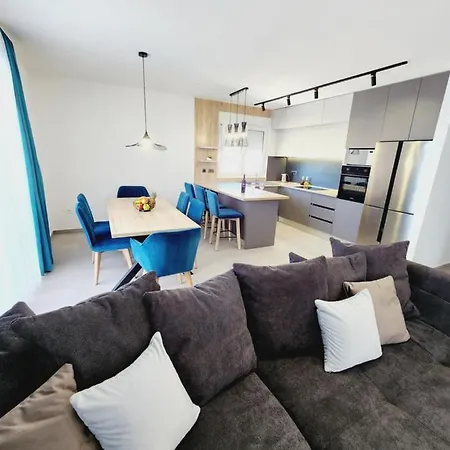 Luxury Penthouse White Angel Apartment Duce Exterior photo